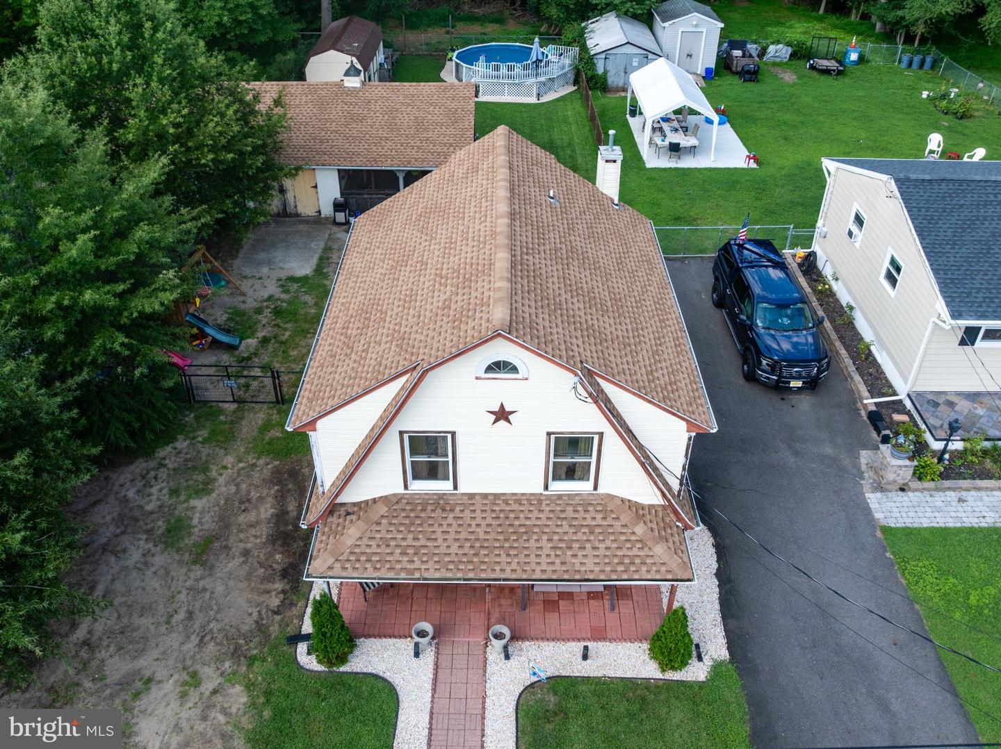 405 3rd St Property Photo 2