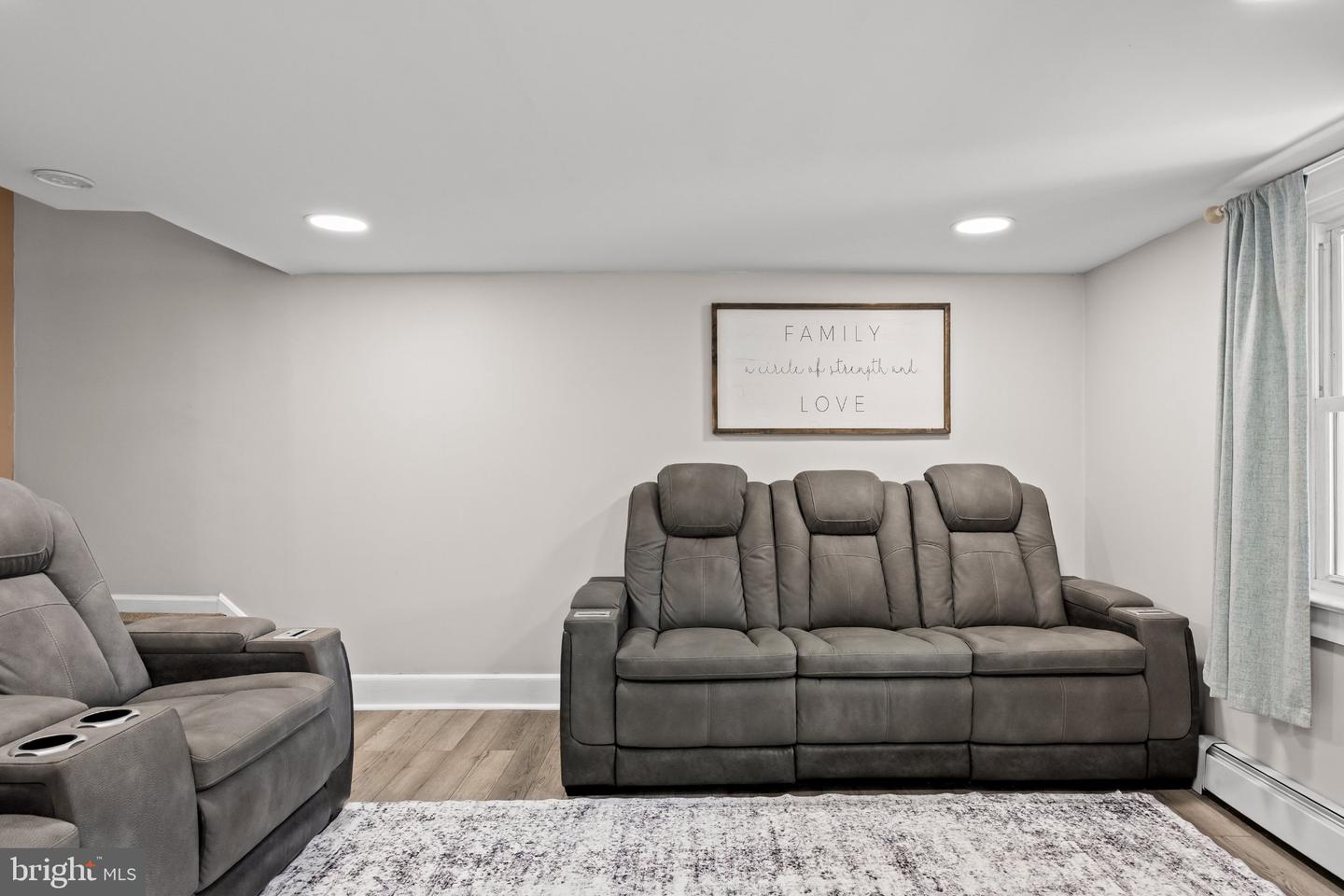405 3rd St Property Photo 11