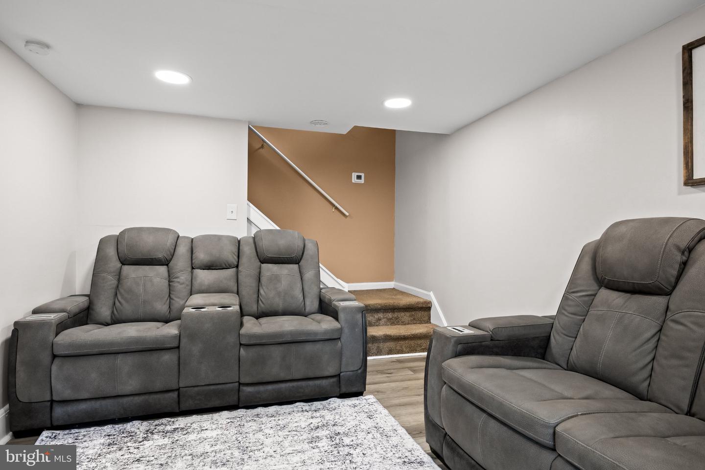405 3rd St Property Photo 13