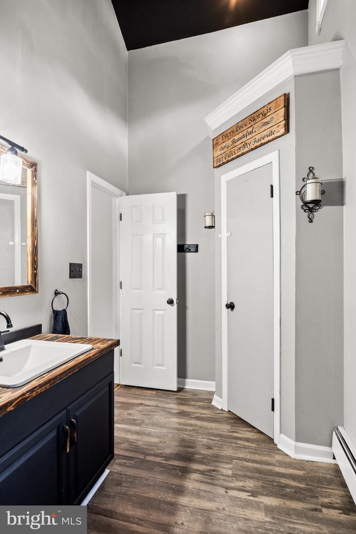 405 3rd St Property Photo 18