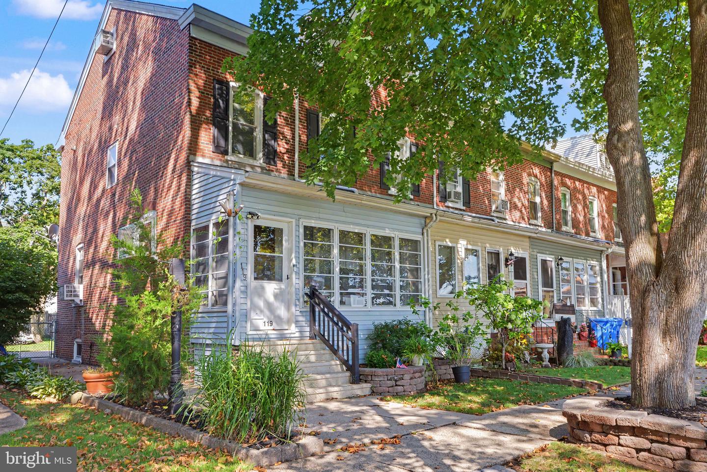119 2ND AVE