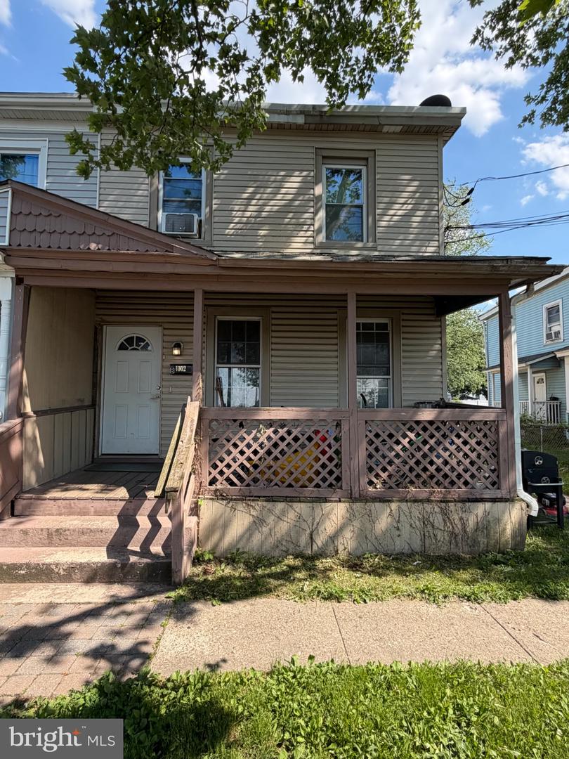 1002 W Front St Property Photo 2