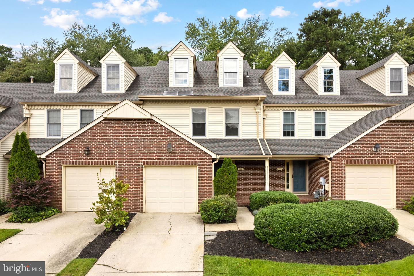 302 Berkshire Way Property Photo 1