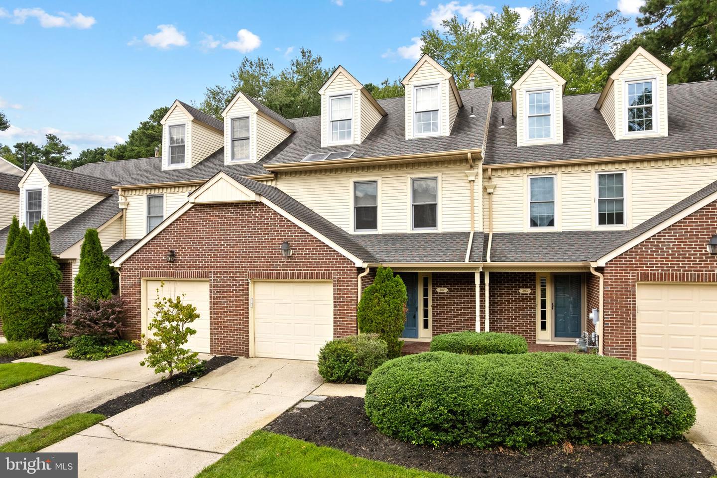 302 Berkshire Way Property Photo 2