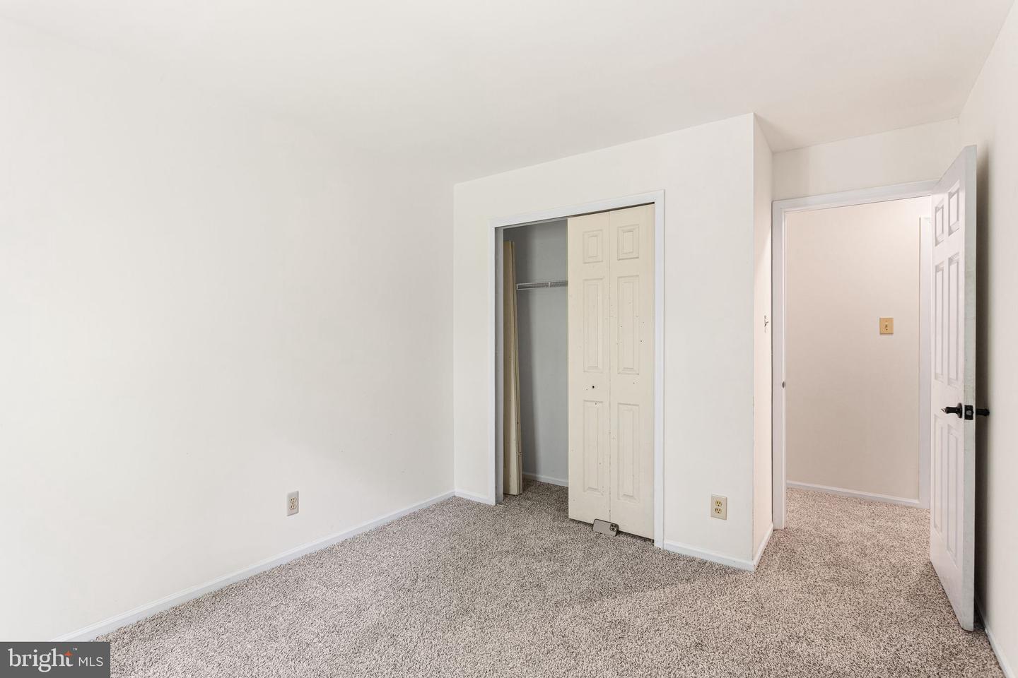 302 Berkshire Way Property Photo 17