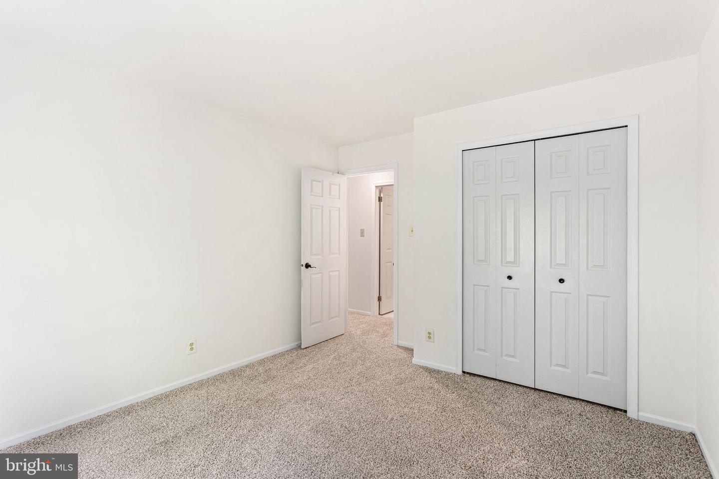 302 Berkshire Way Property Photo 19