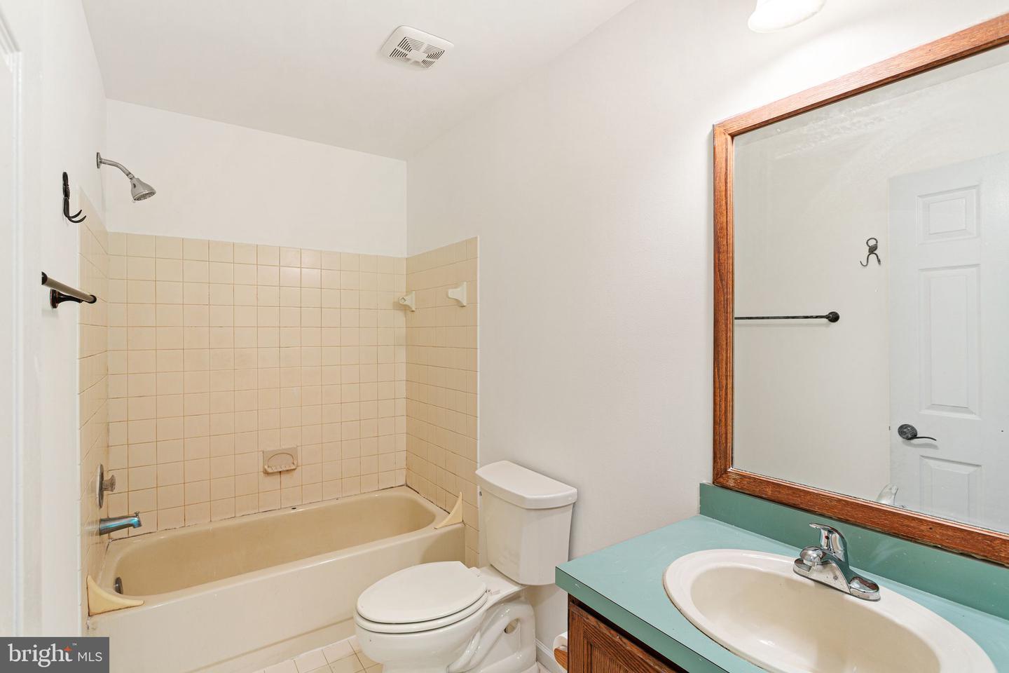 302 Berkshire Way Property Photo 20