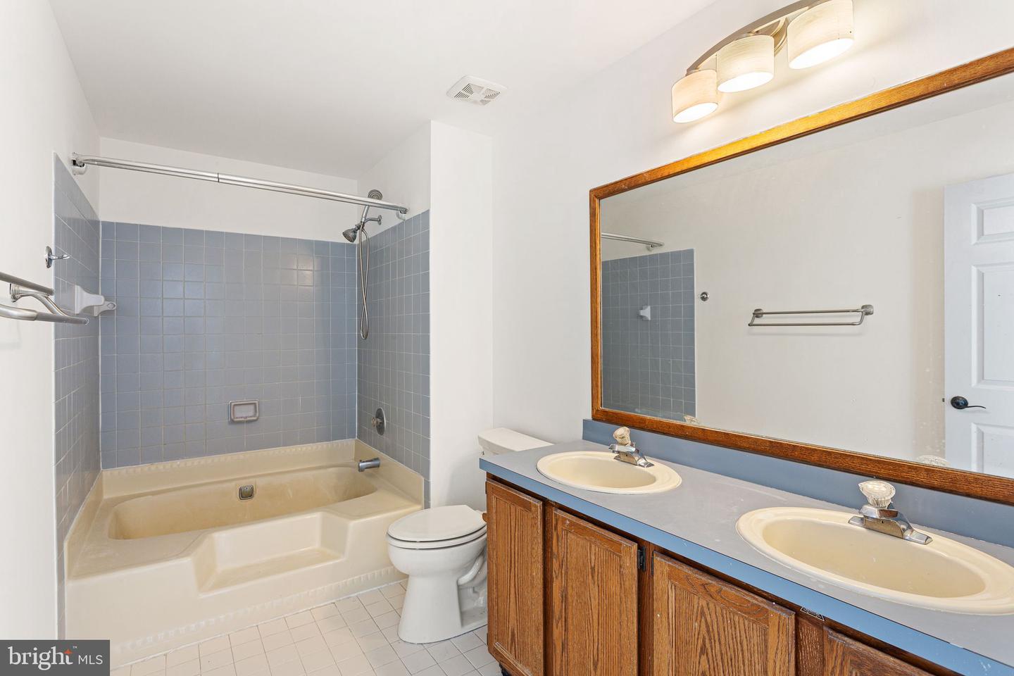 302 Berkshire Way Property Photo 26