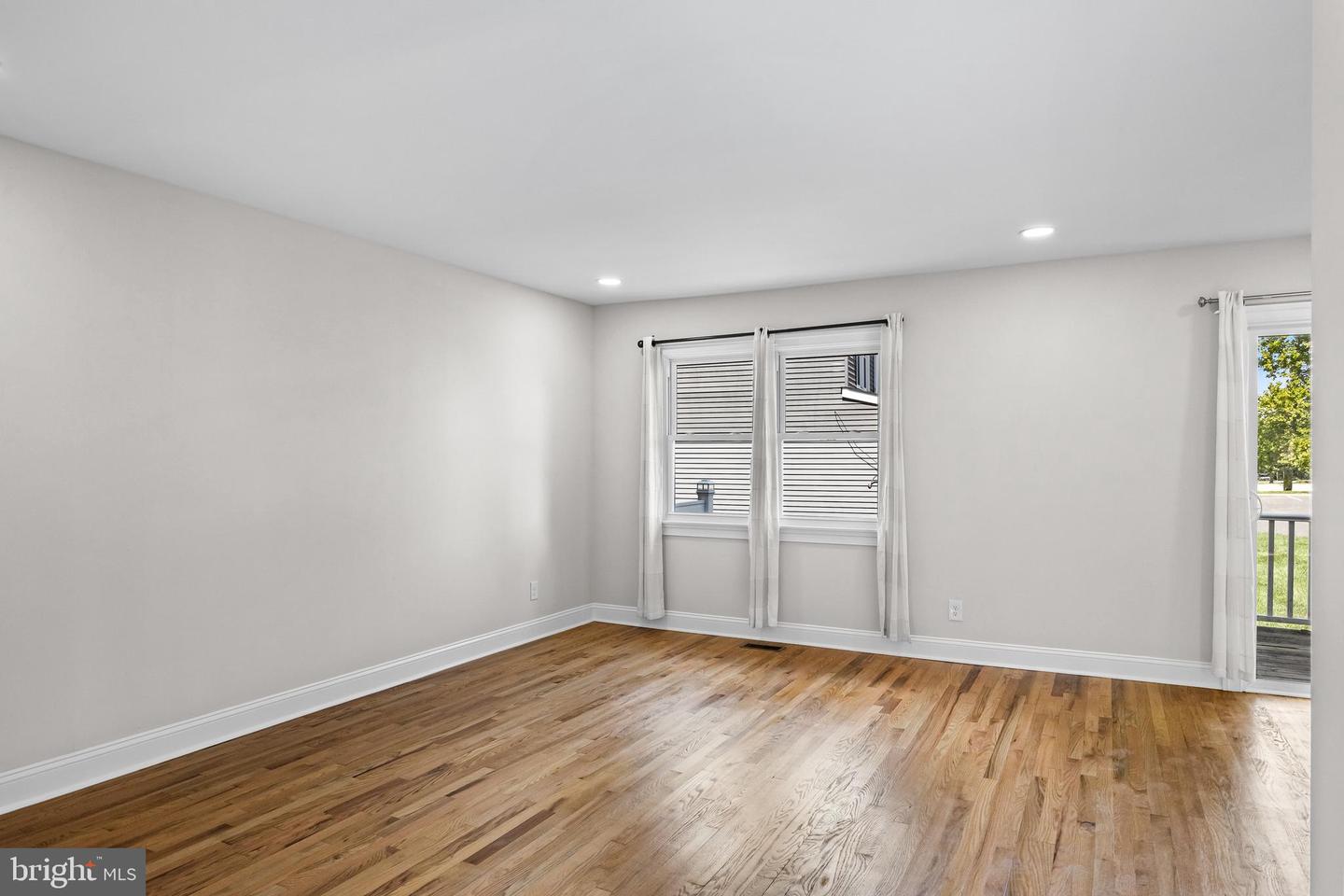 102 Suburban Blvd Property Photo 3