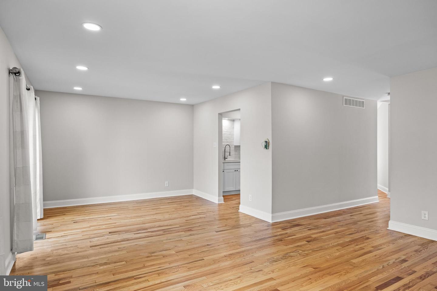 102 Suburban Blvd Property Photo 5