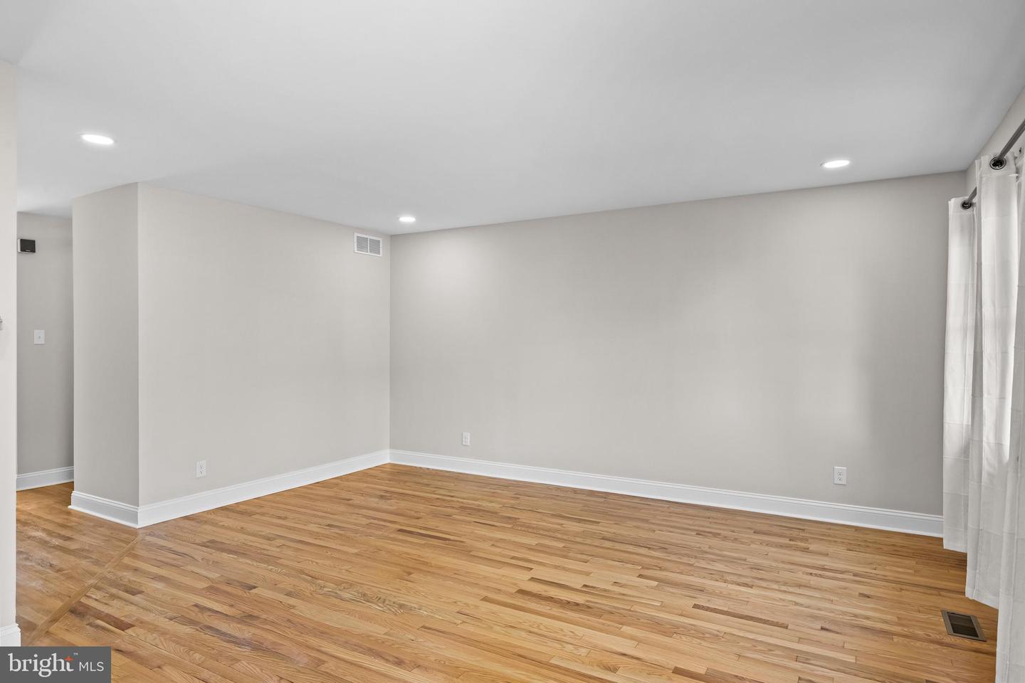 102 Suburban Blvd Property Photo 6