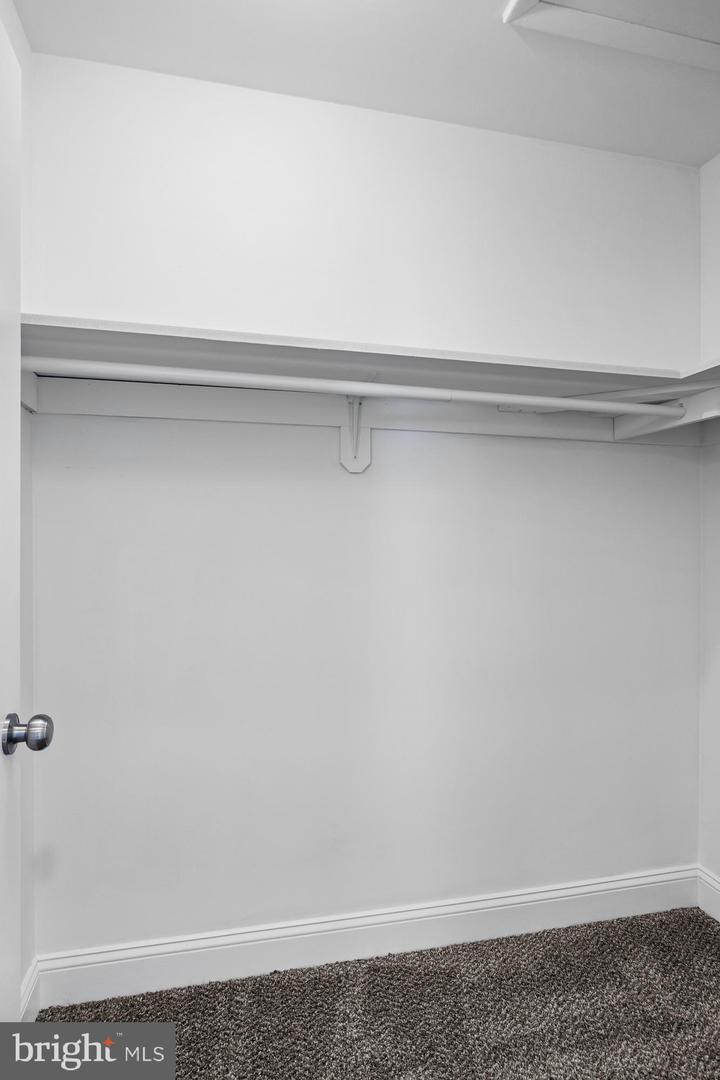 102 Suburban Blvd Property Photo 18