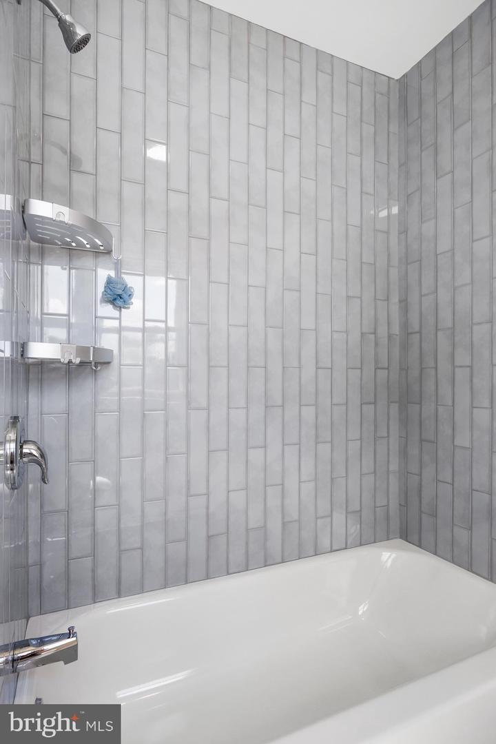 102 Suburban Blvd Property Photo 21