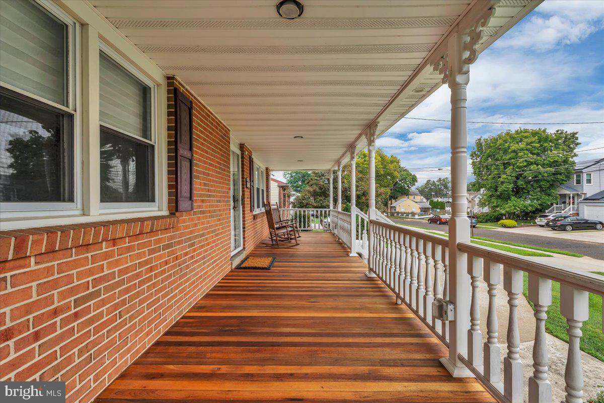 326 Spruce Ave Property Photo 2