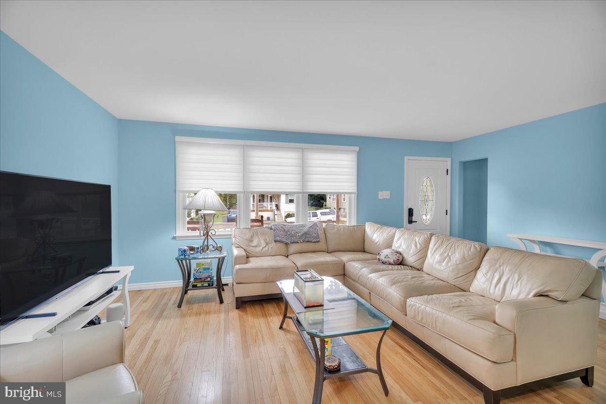 326 Spruce Ave Property Photo 3