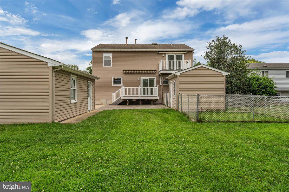 326 Spruce Ave Property Photo 6