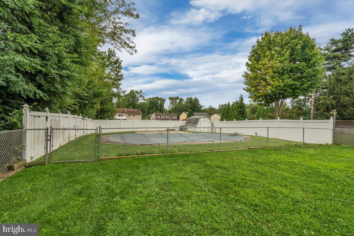 326 Spruce Ave Property Photo 34