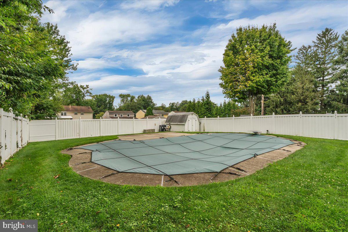 326 Spruce Ave Property Photo 36