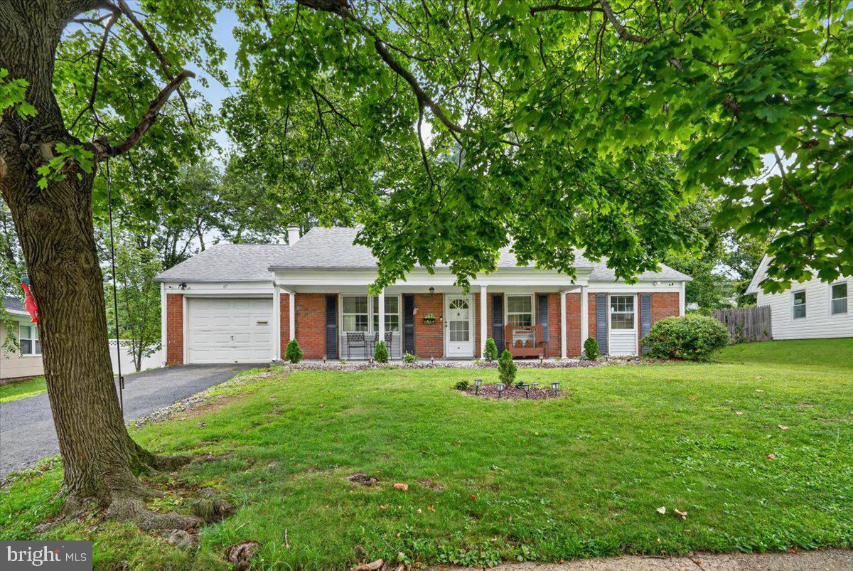 40 GRAMERCY LN