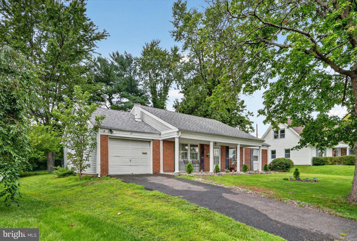 40 Gramercy Ln Property Photo 3