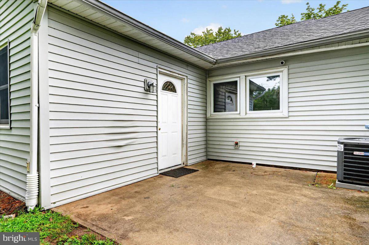 40 Gramercy Ln Property Photo 26