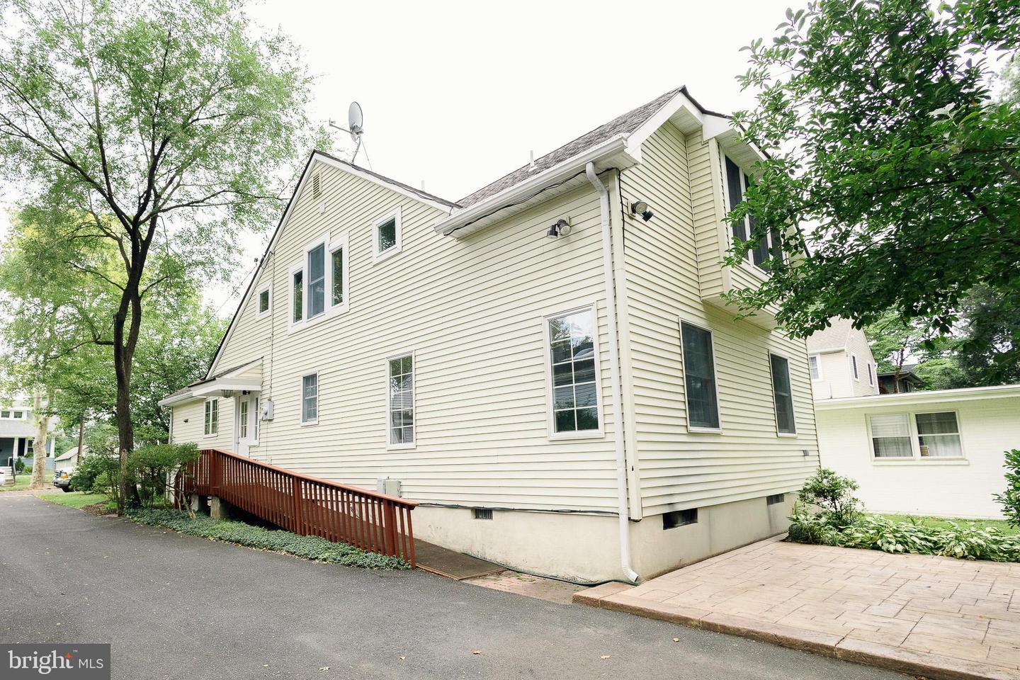 407 S Washington Ave Property Photo 4