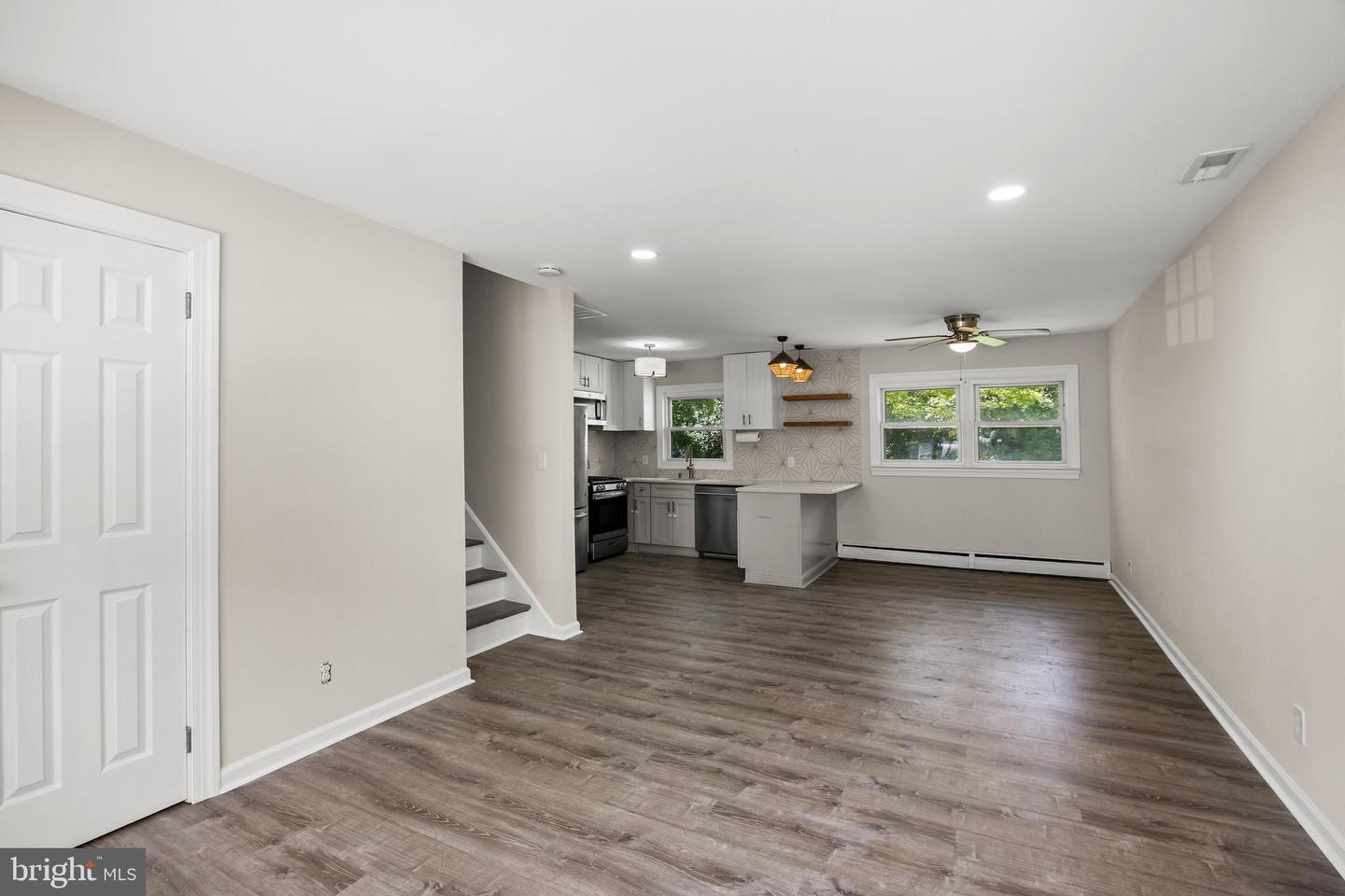 306 Borden St Property Photo 5