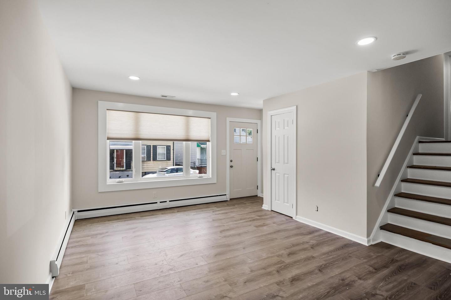 306 Borden St Property Photo 6