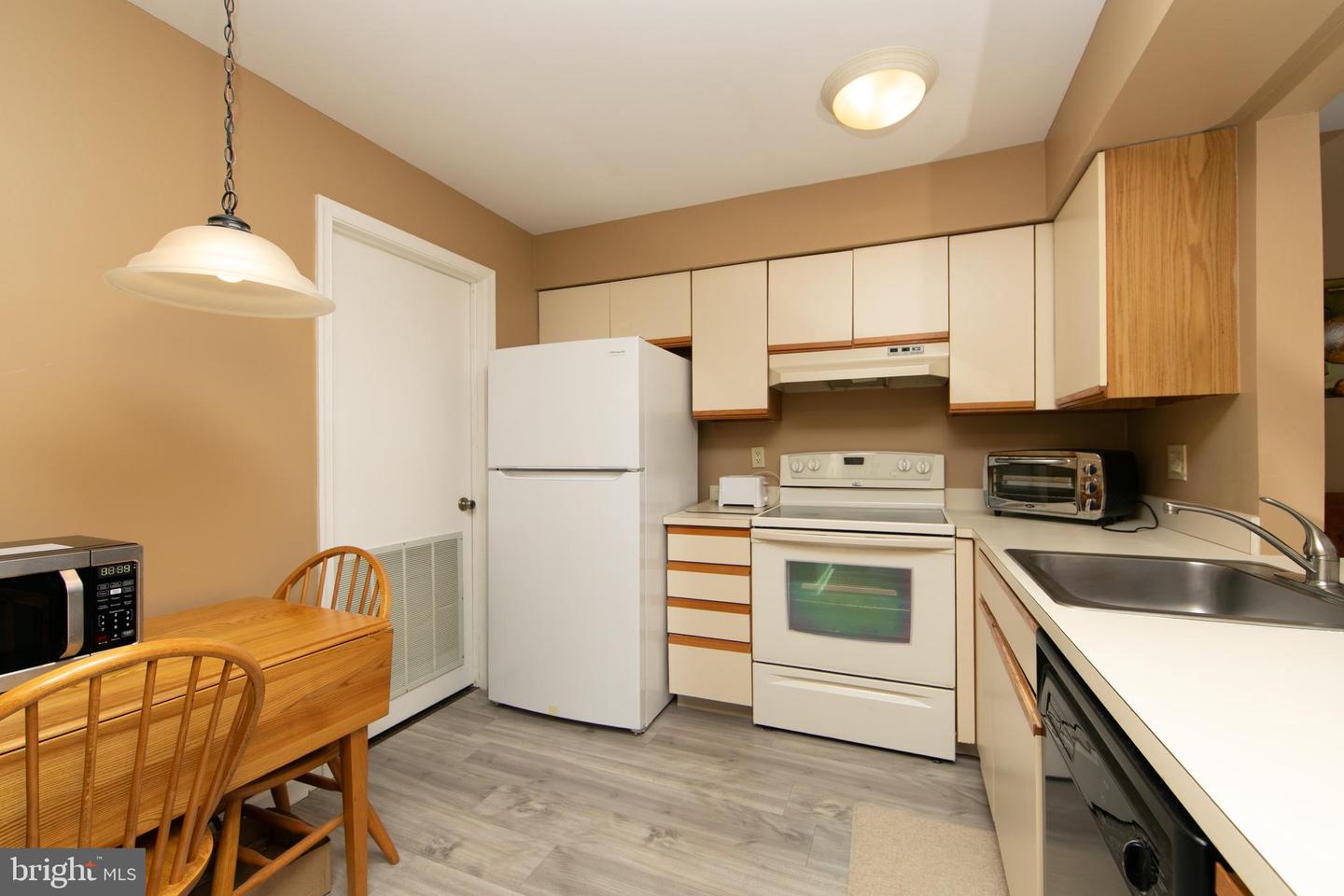 1011-b Scotswood Ct Property Photo 12