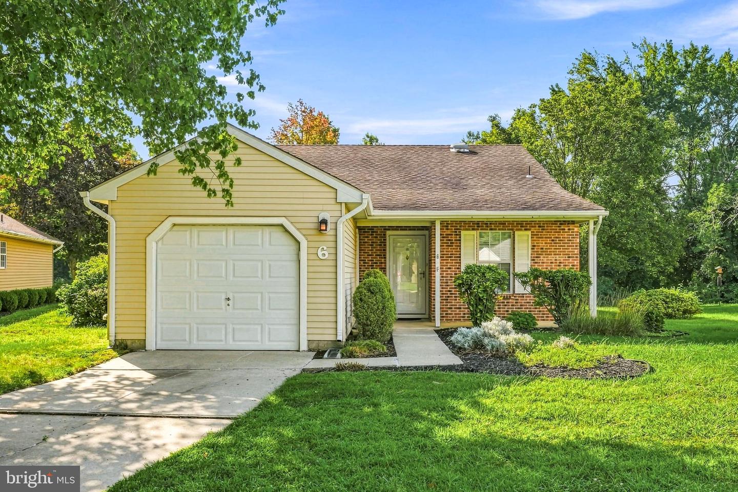 6 AVANDALE CT Property Photo 1