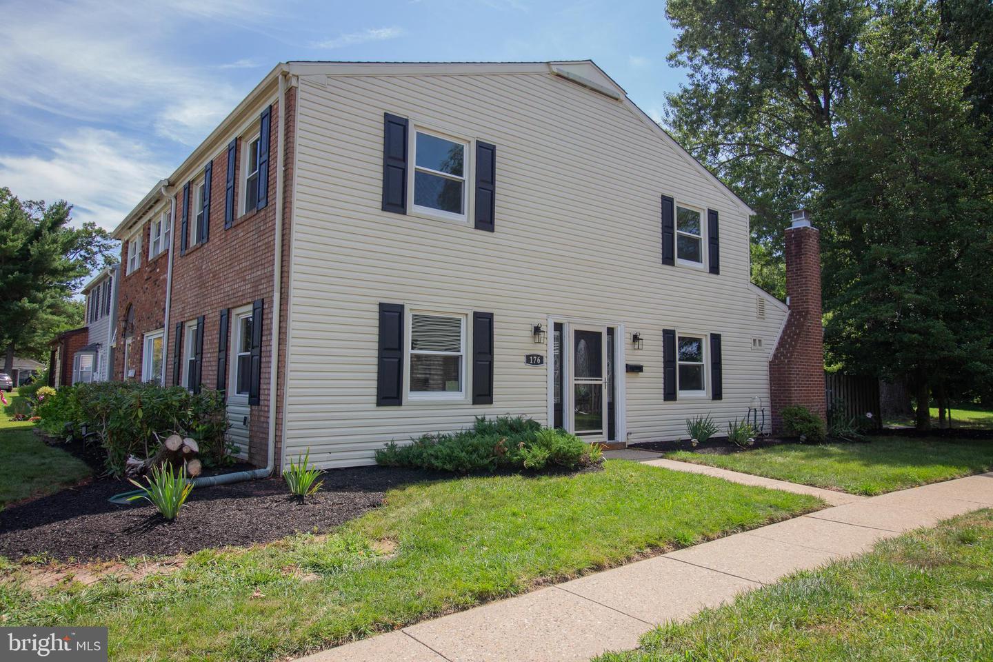 176 Rockland Dr Property Photo 1