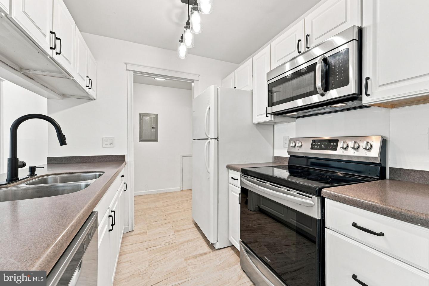 903 Lindsey Ct Property Photo 8