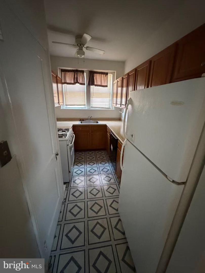 109 E Main St #2 Property Photo 5