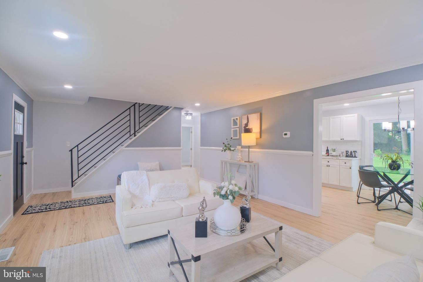 6 Minstrel Ln Property Photo 3