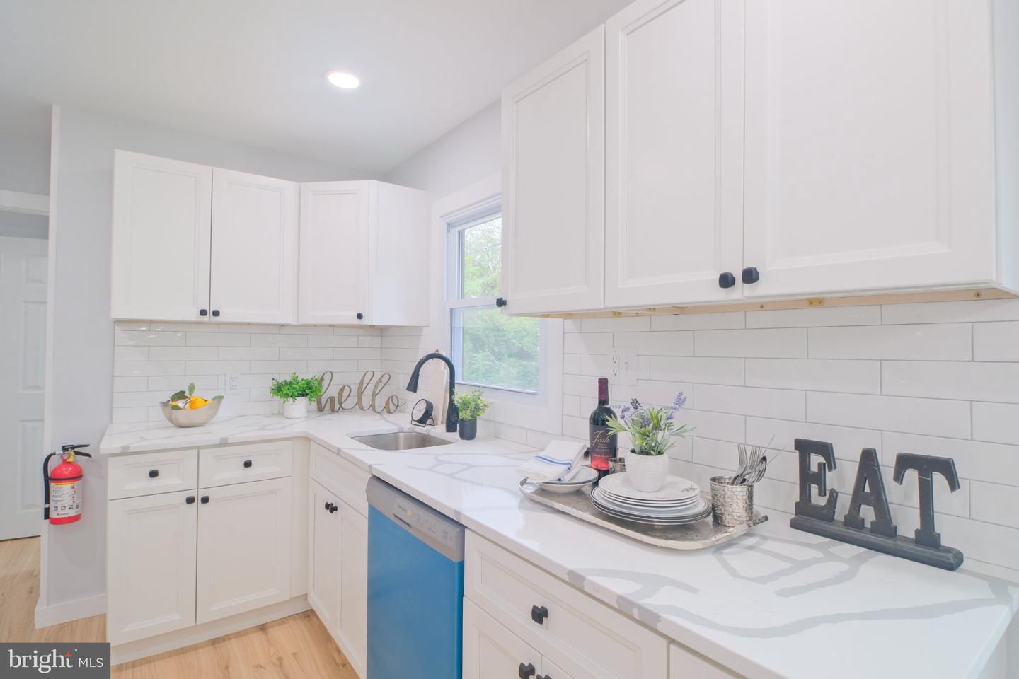 6 Minstrel Ln Property Photo 11