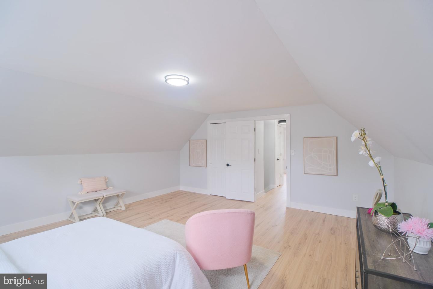 6 Minstrel Ln Property Photo 19