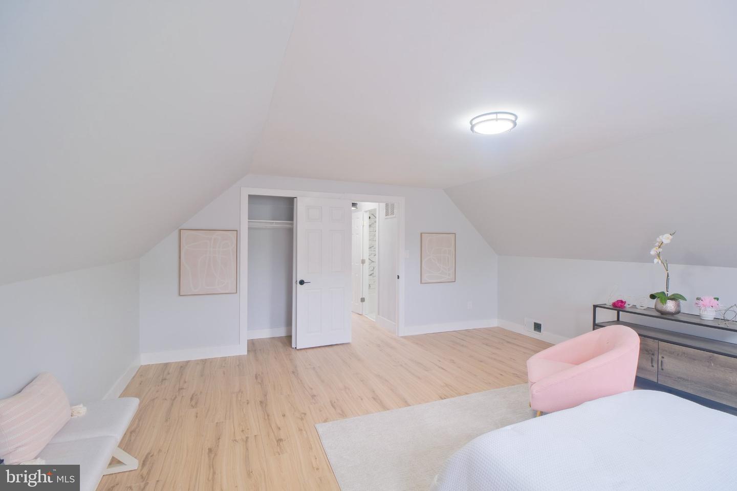 6 Minstrel Ln Property Photo 20