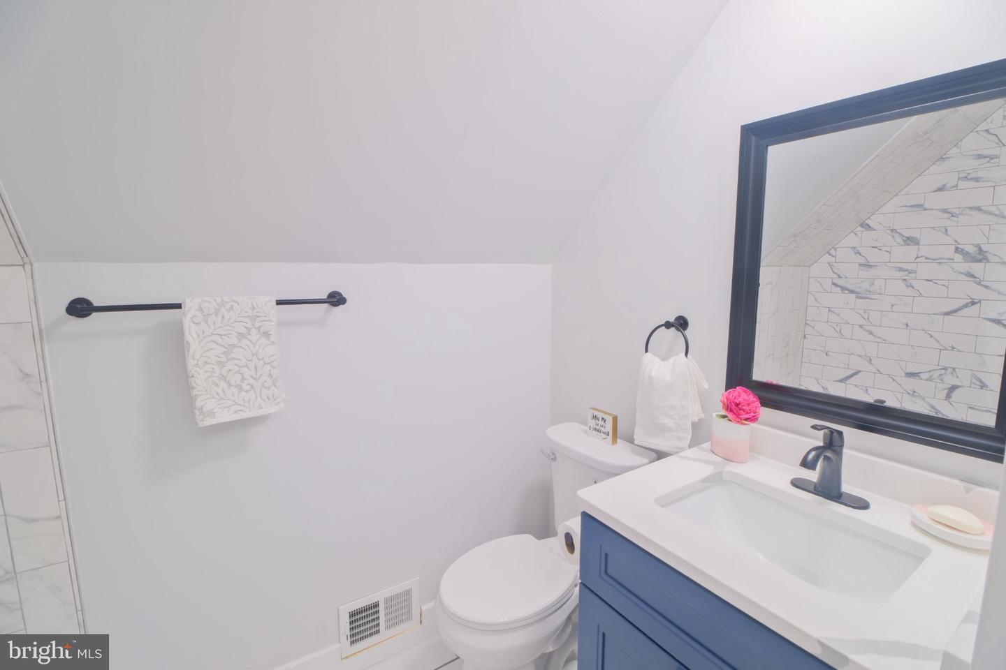6 Minstrel Ln Property Photo 22