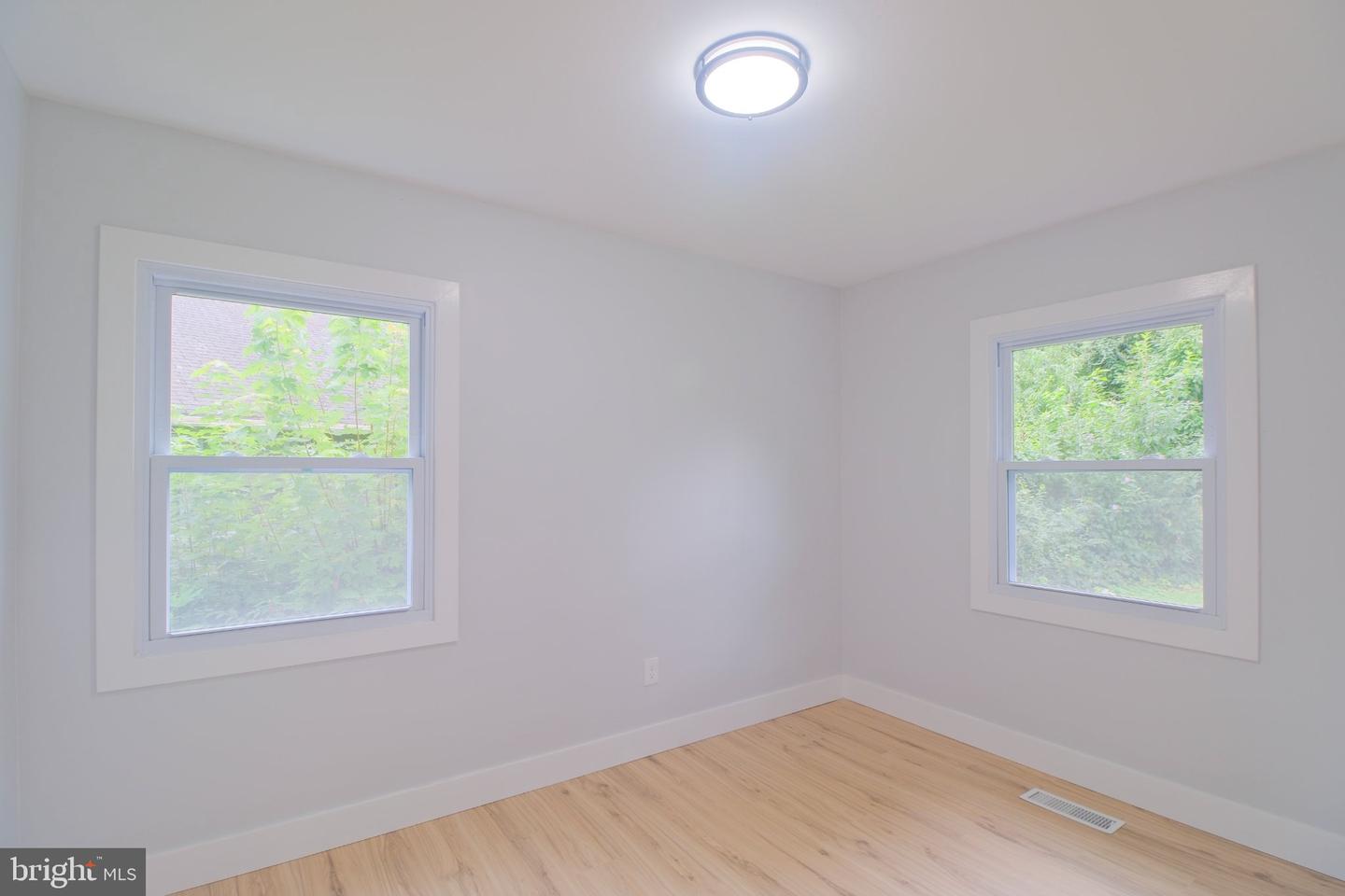 6 Minstrel Ln Property Photo 28