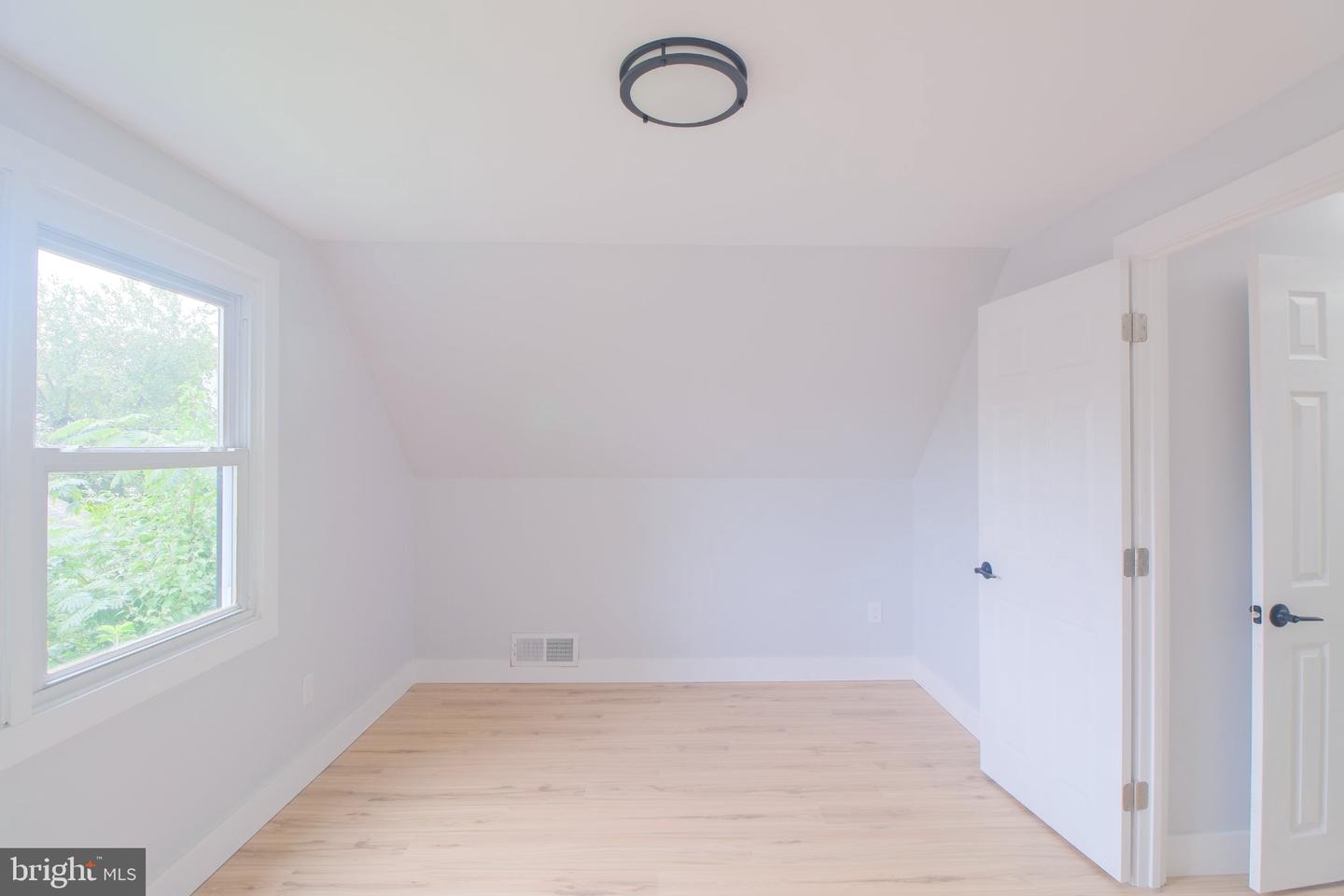 6 Minstrel Ln Property Photo 31