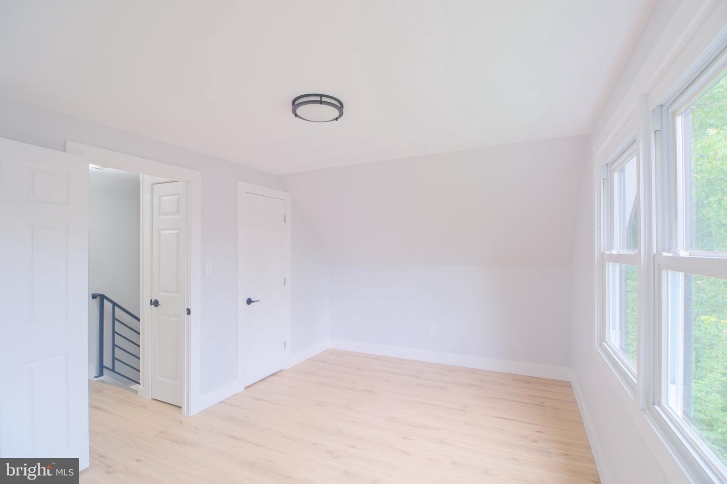 6 Minstrel Ln Property Photo 32