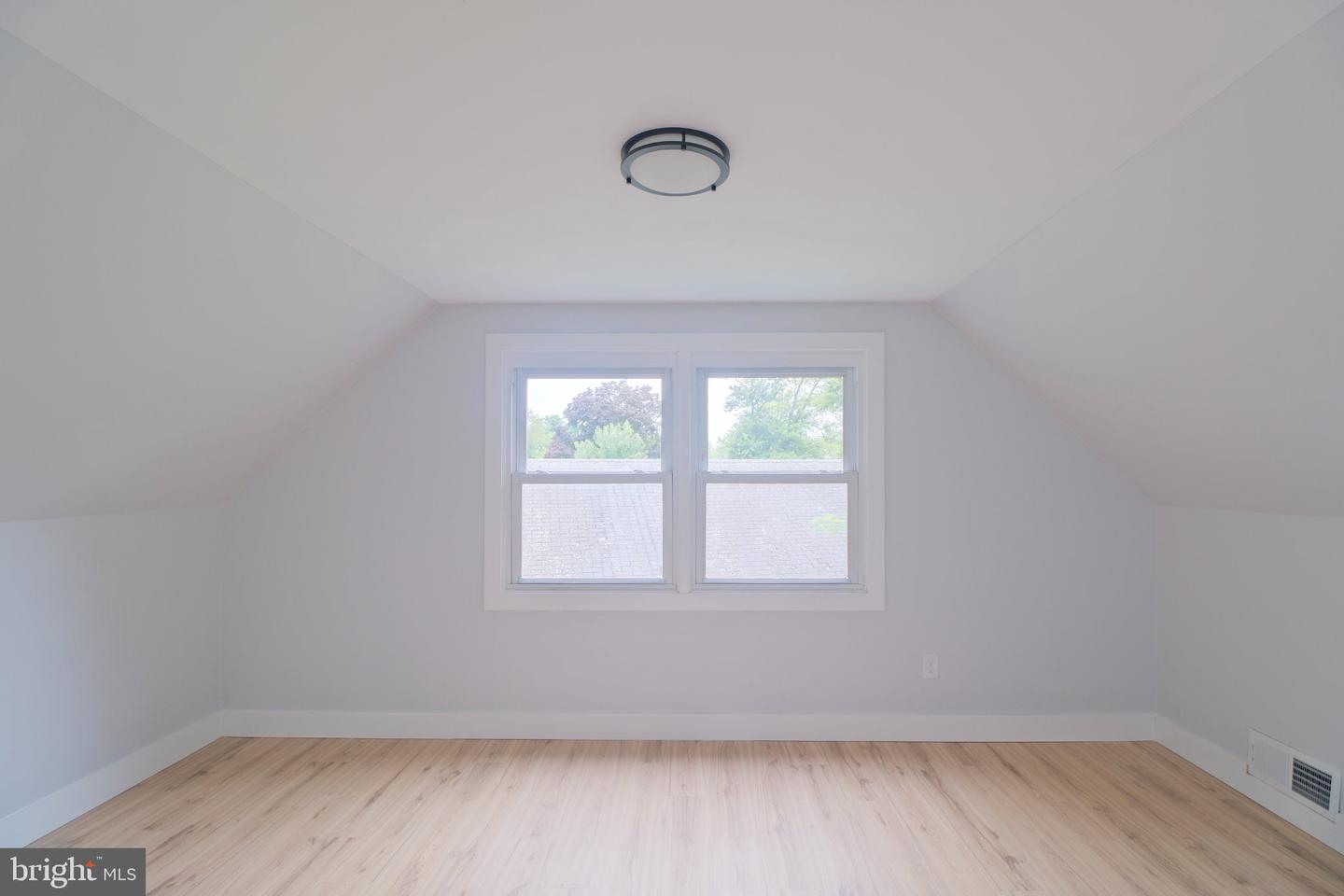 6 Minstrel Ln Property Photo 35