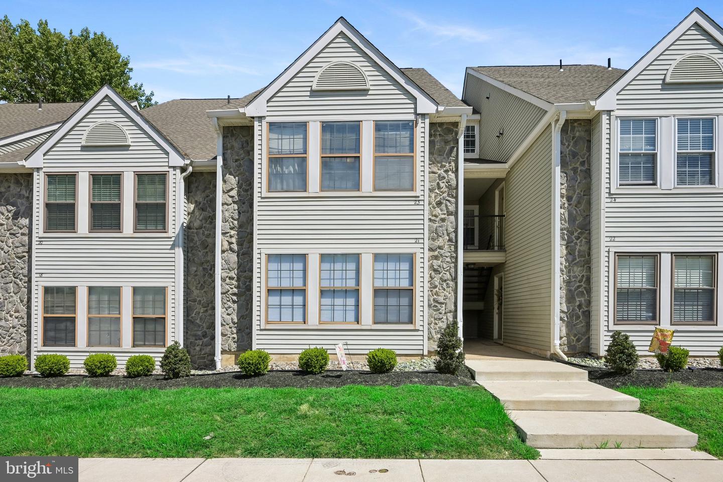 23 CHELMSFORD CT