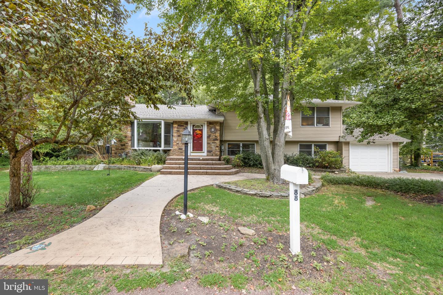88 SETAUKET TRL