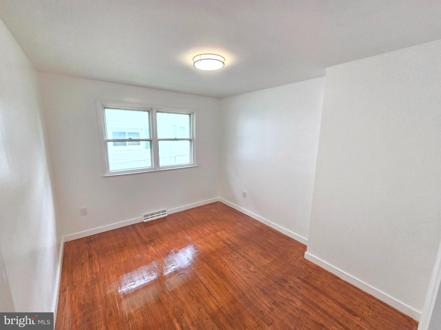 342 Washington Property Photo 6