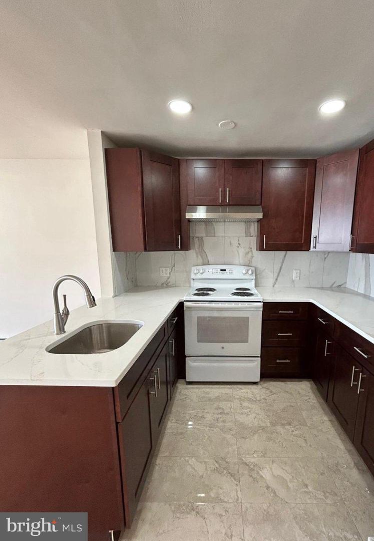 24 HIGH ST Property Photo 1