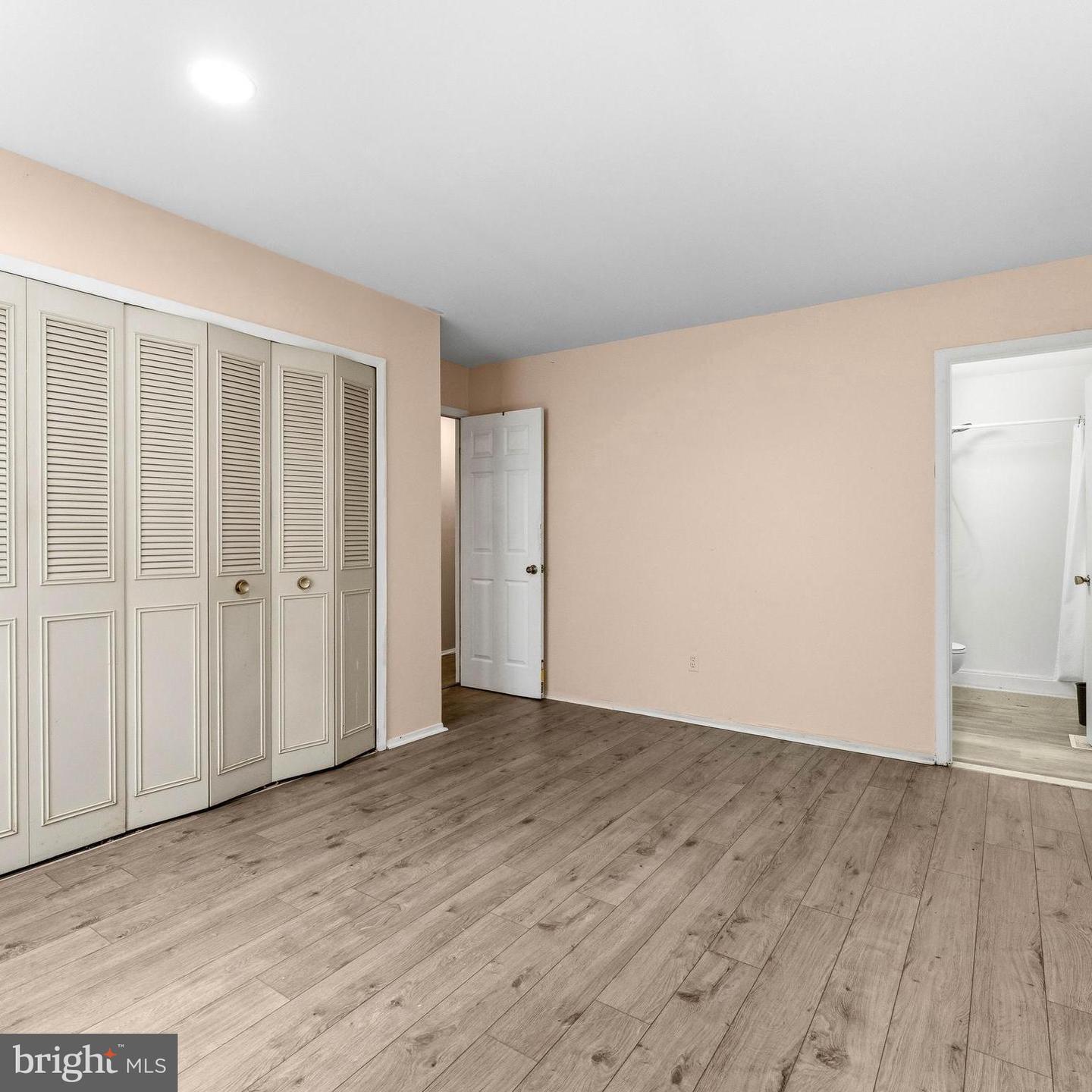 72 New Castle Ln Property Photo 12