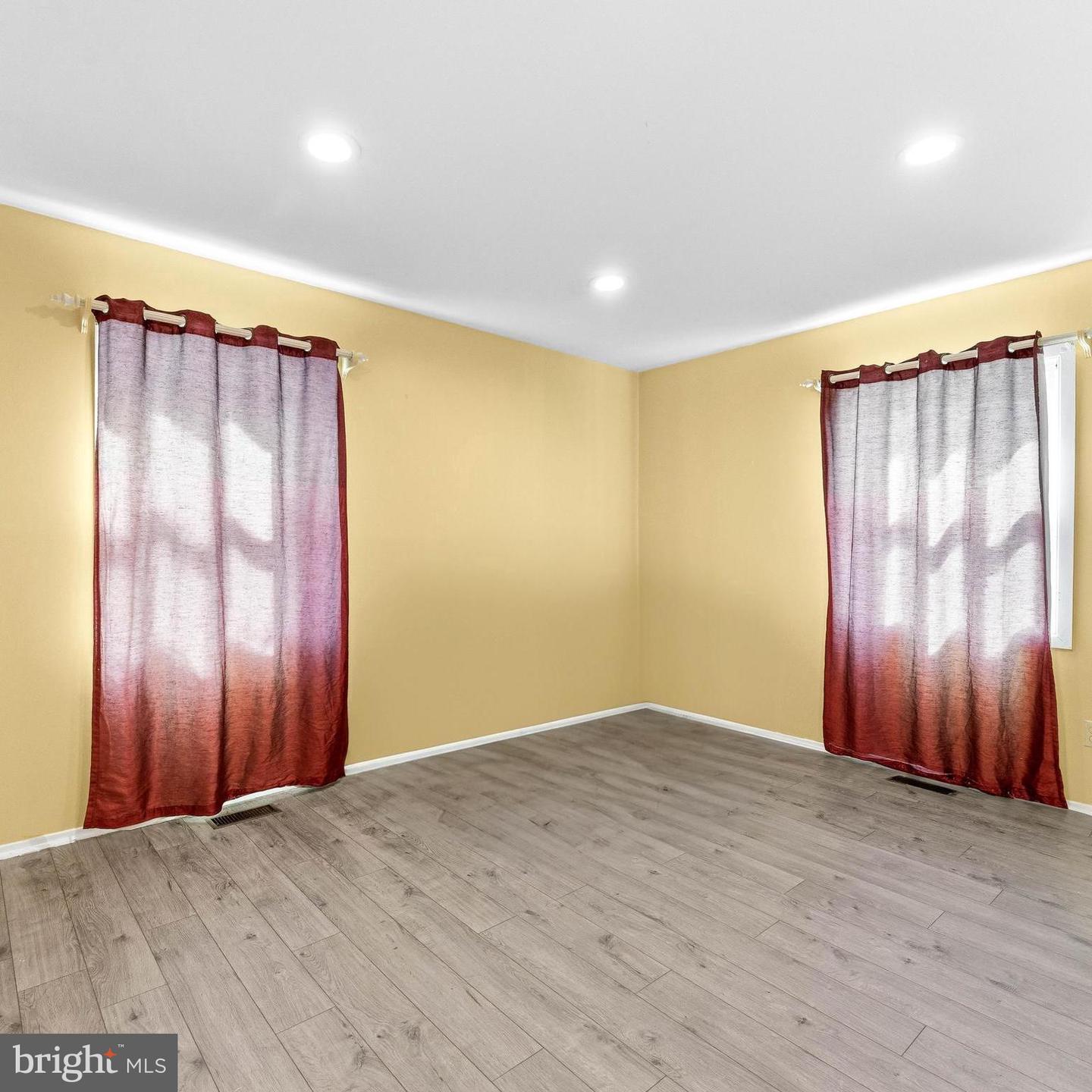 72 New Castle Ln Property Photo 15