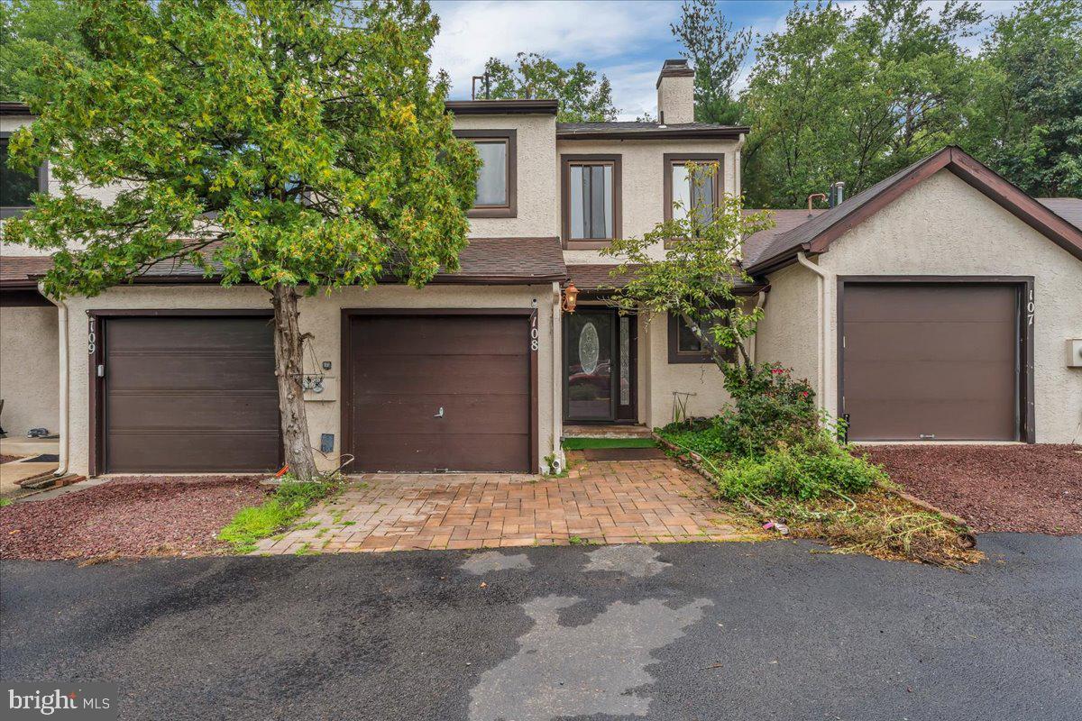 108 Five Crown Royal Property Photo 2