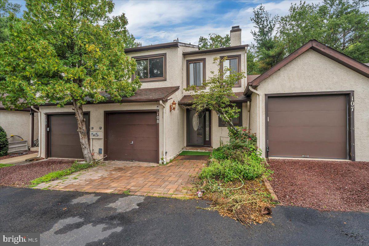 108 Five Crown Royal Property Photo 3